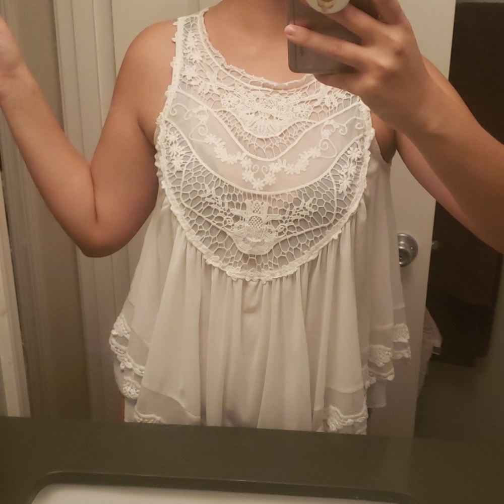 Semi sheer lace tank top 🌻